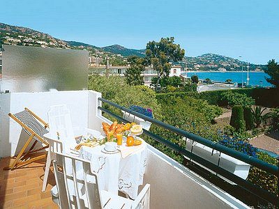 Logis L'esterella Hotel 3*