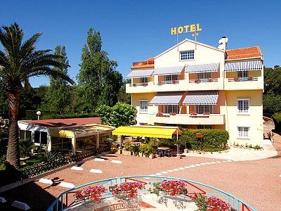 Hotel Logis L'esterella