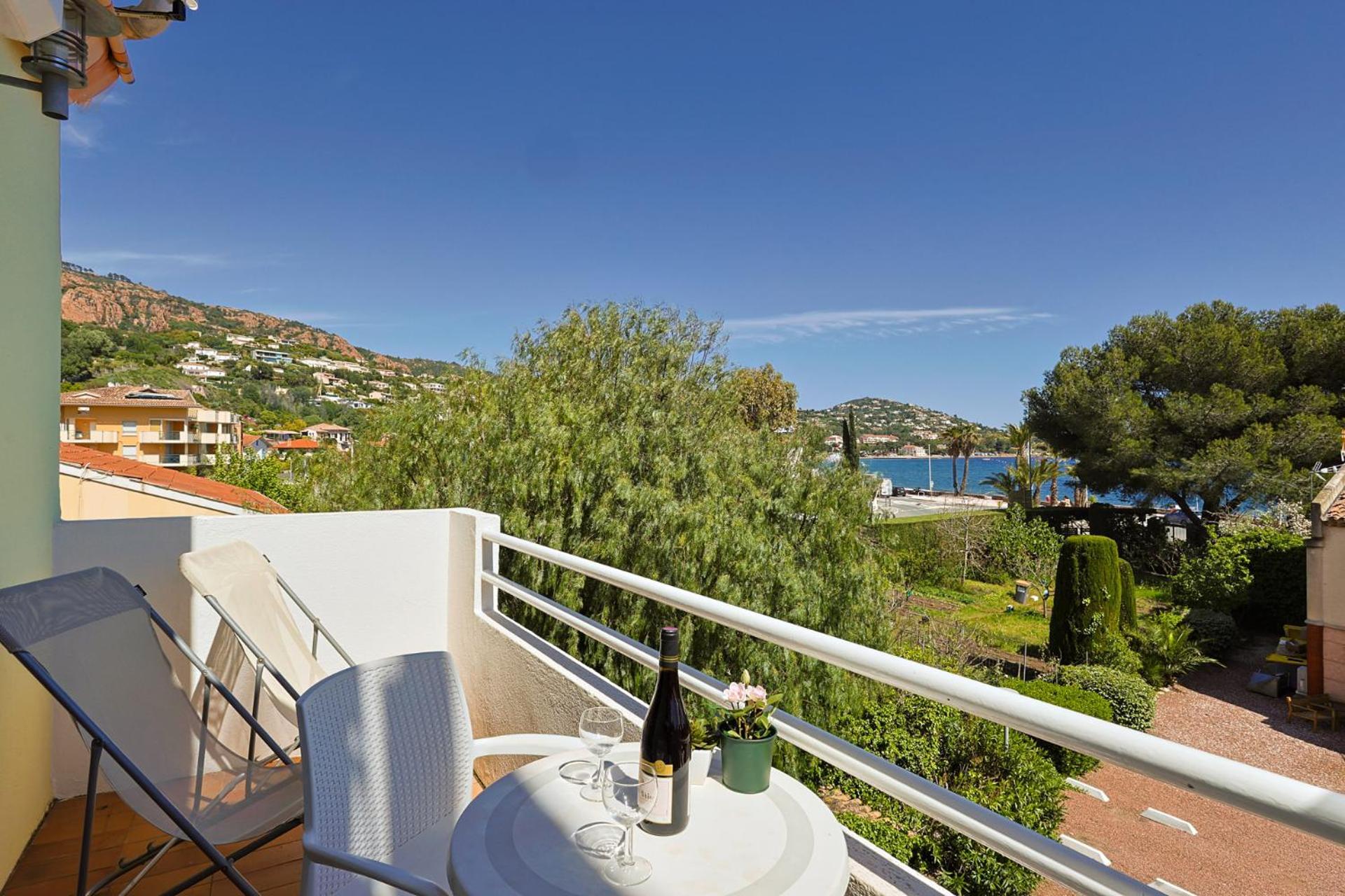 Logis L'esterella Hotel 3*