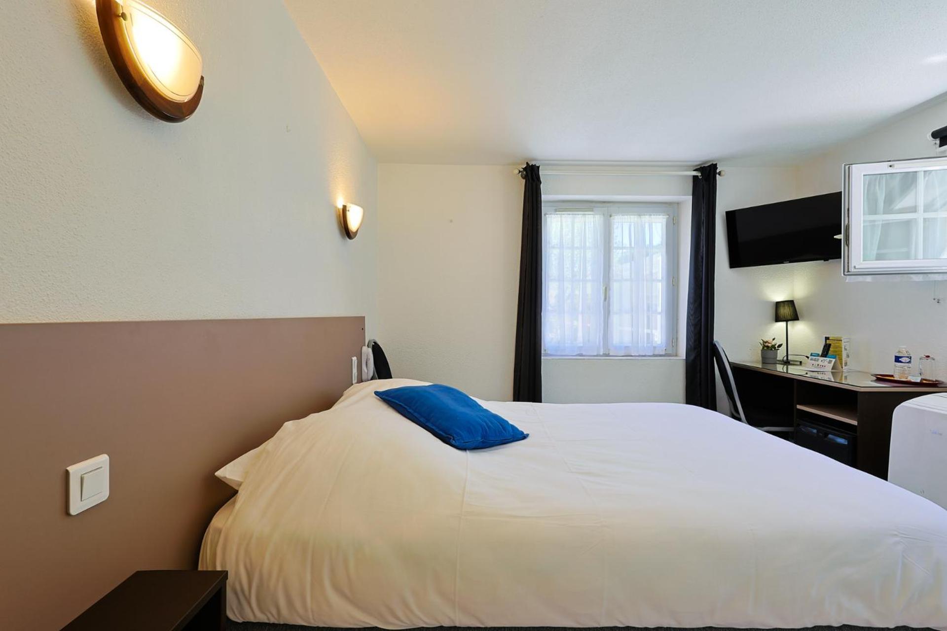 Logis L'esterella Hotel 3*
