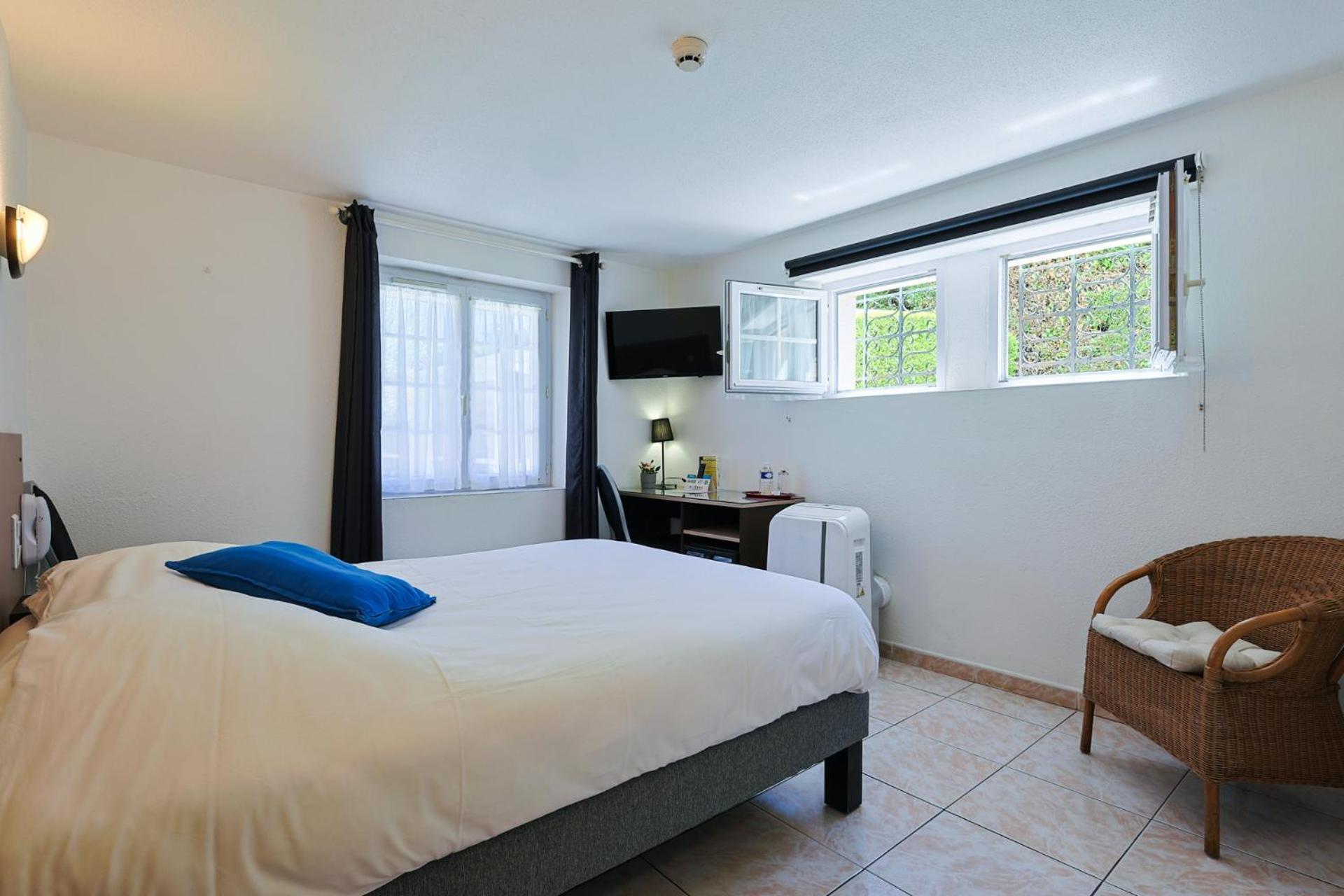 Logis L'esterella Hotel