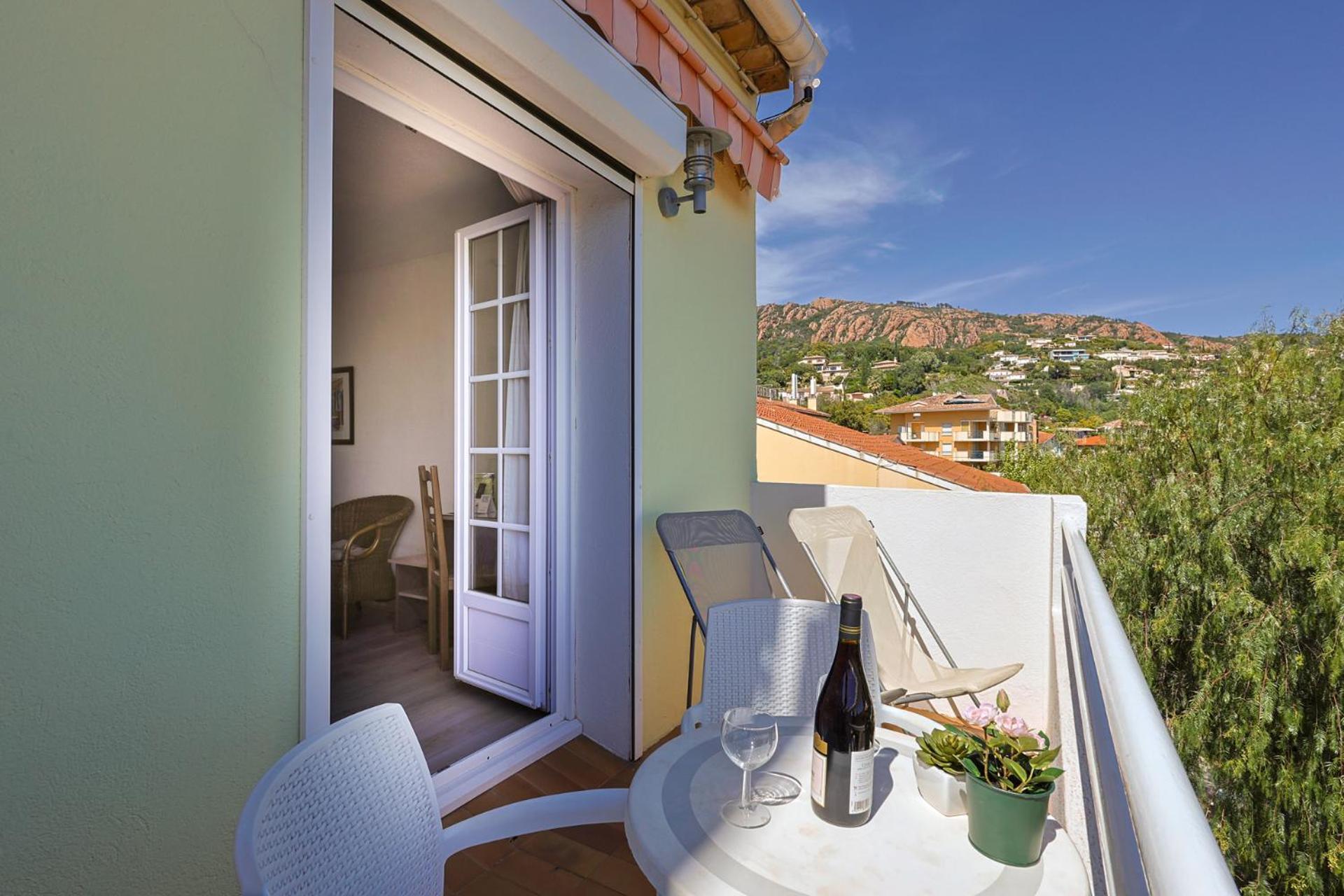 Logis L'esterella Hotel Saint-Raphael (Var)