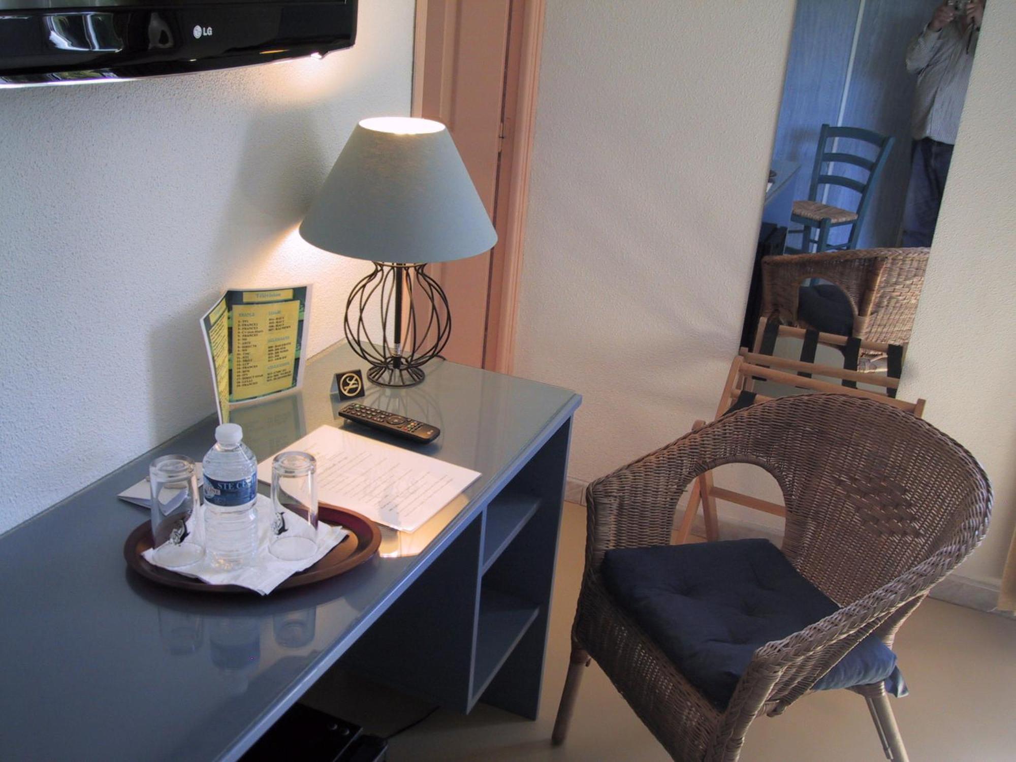 Hotel Logis L'esterella Saint-Raphael (Var)