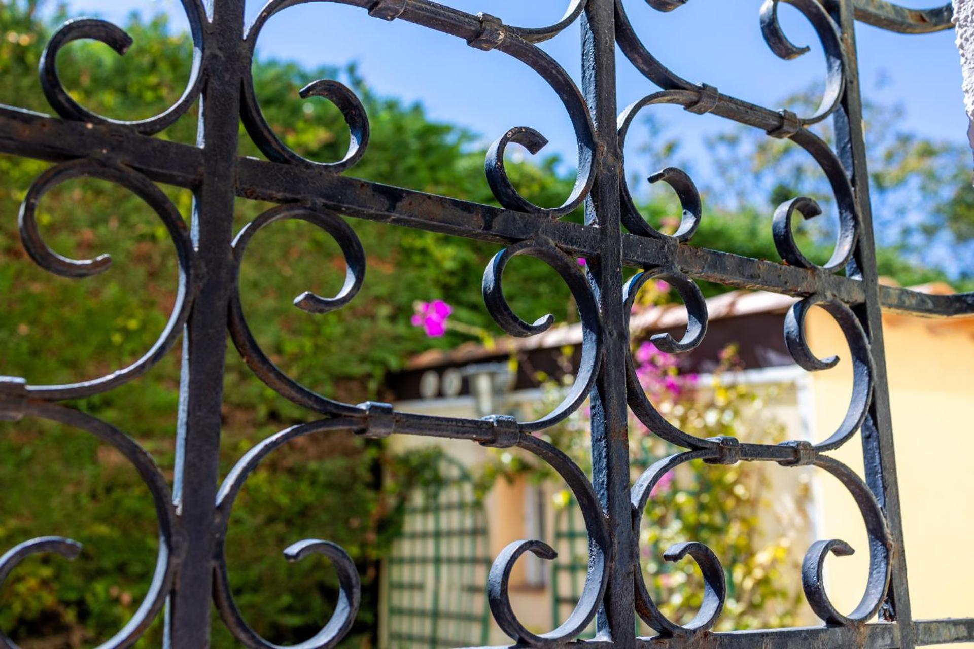 Logis L'esterella Hotel 3*