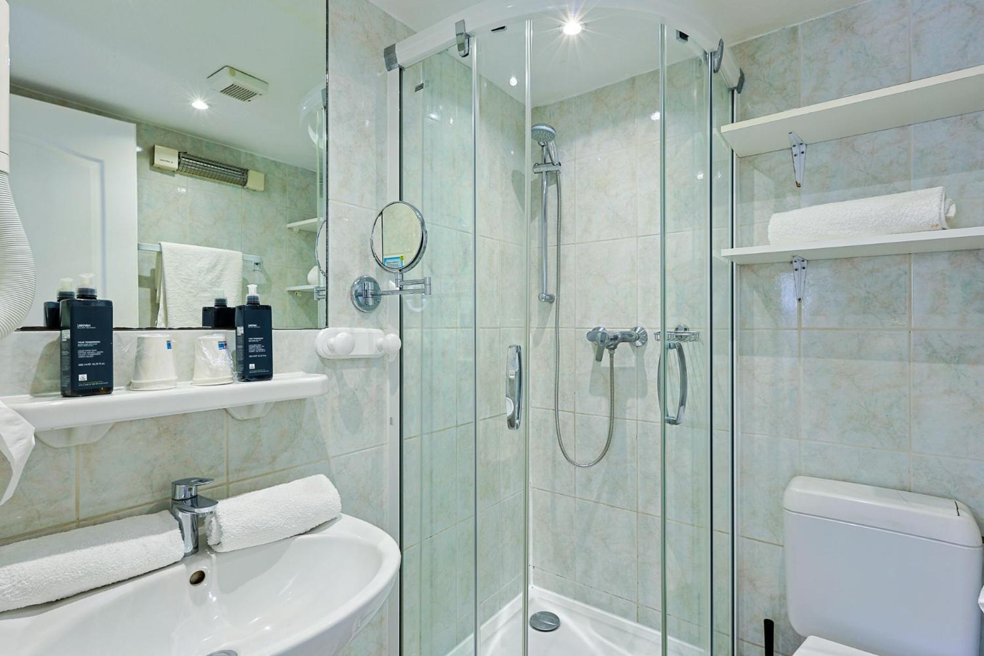 Hotel Logis L'esterella Saint-Raphael (Var)