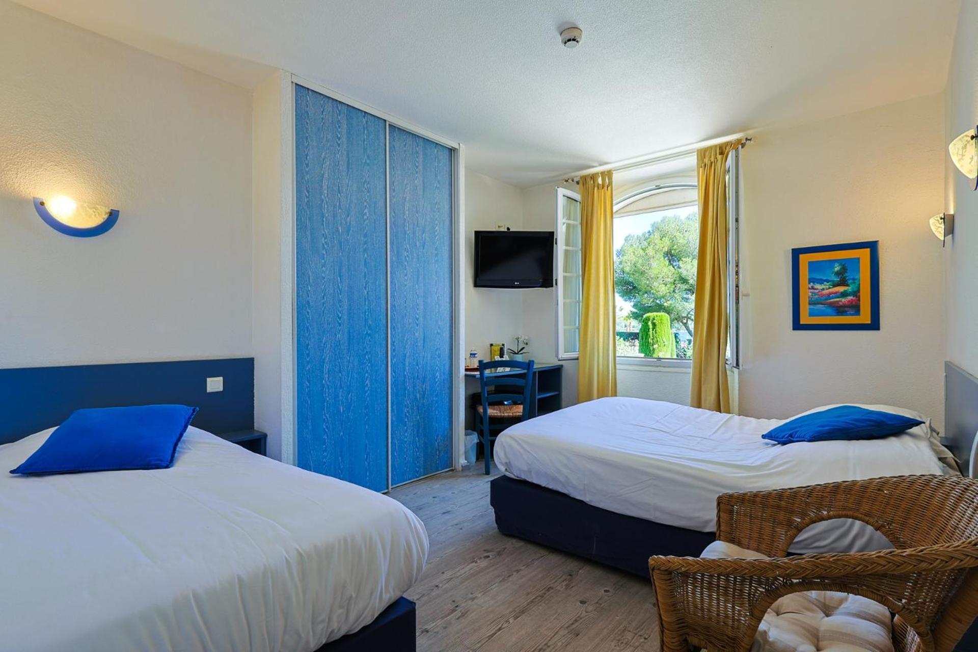 Logis L'esterella Hotel