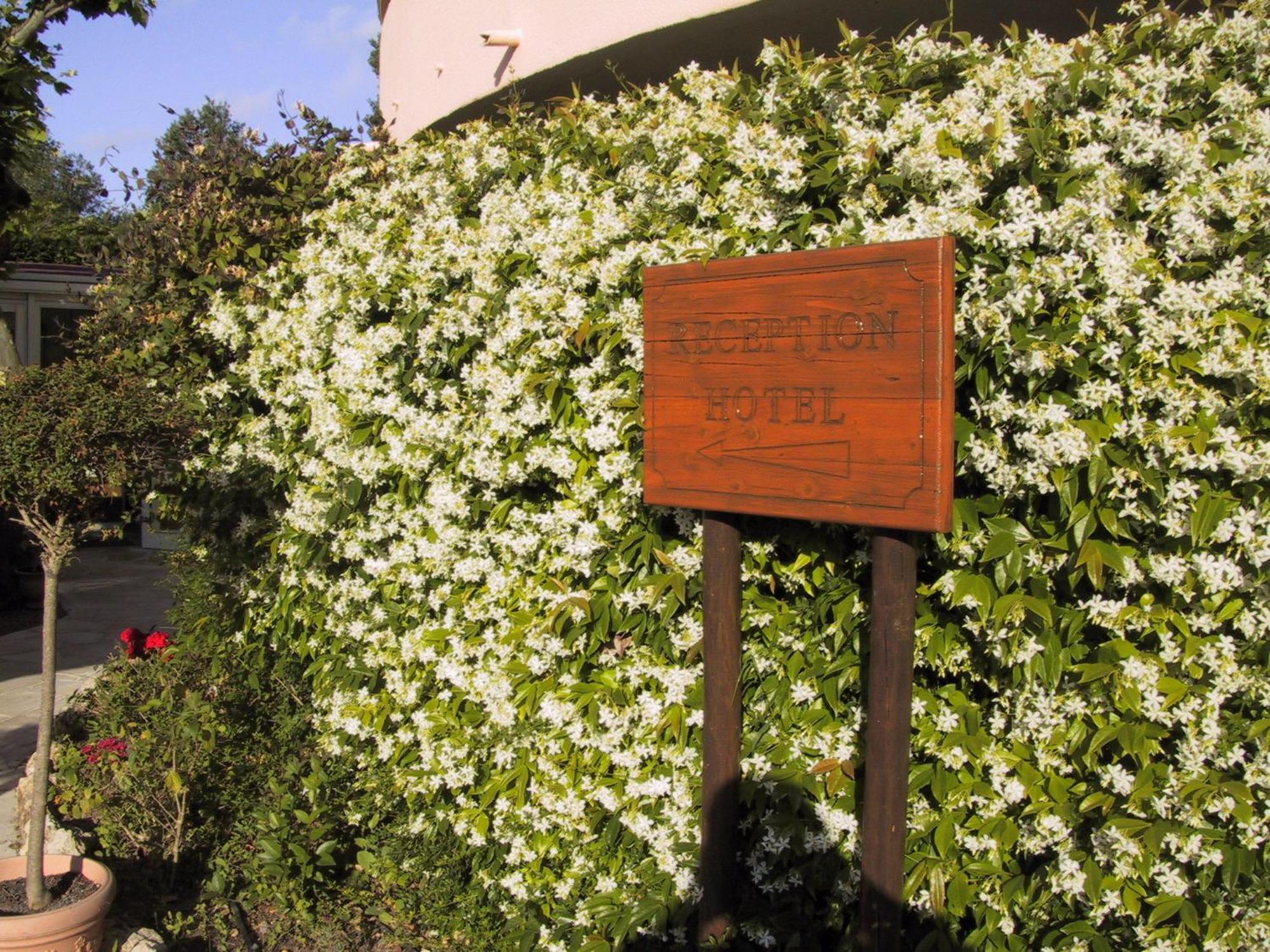Logis L'esterella Hotel Saint-Raphael (Var)