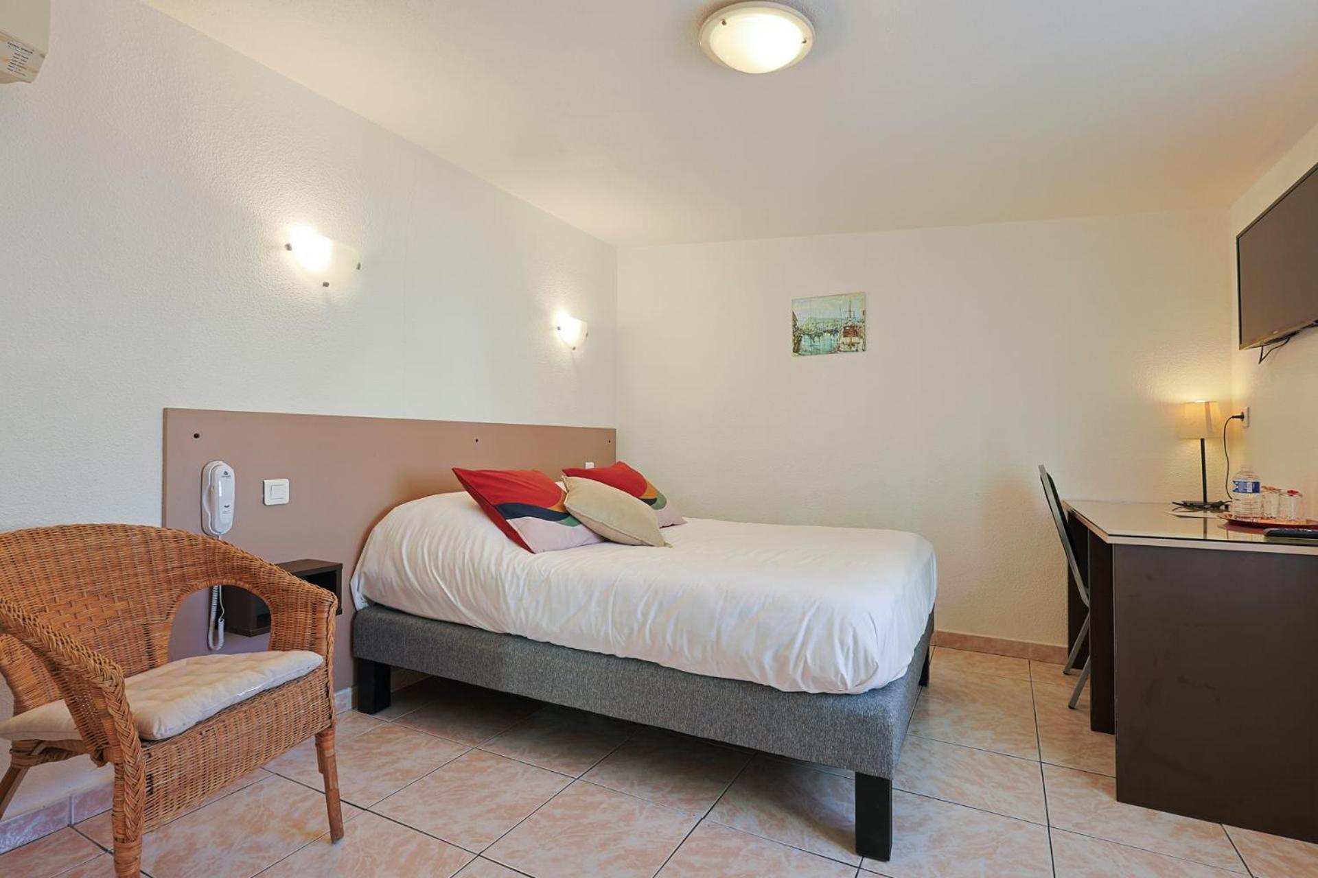 Logis L'esterella Hotel 3*