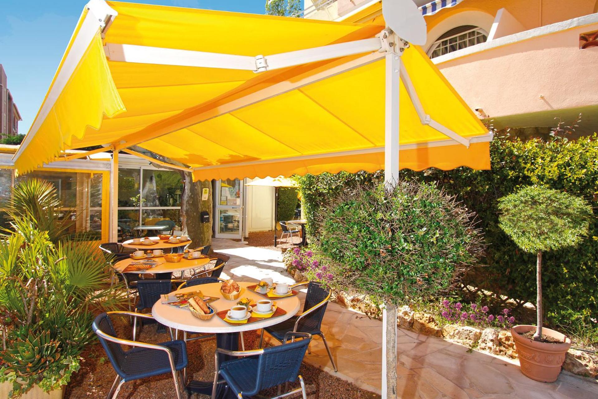 Hotel Logis L'esterella Saint-Raphaël