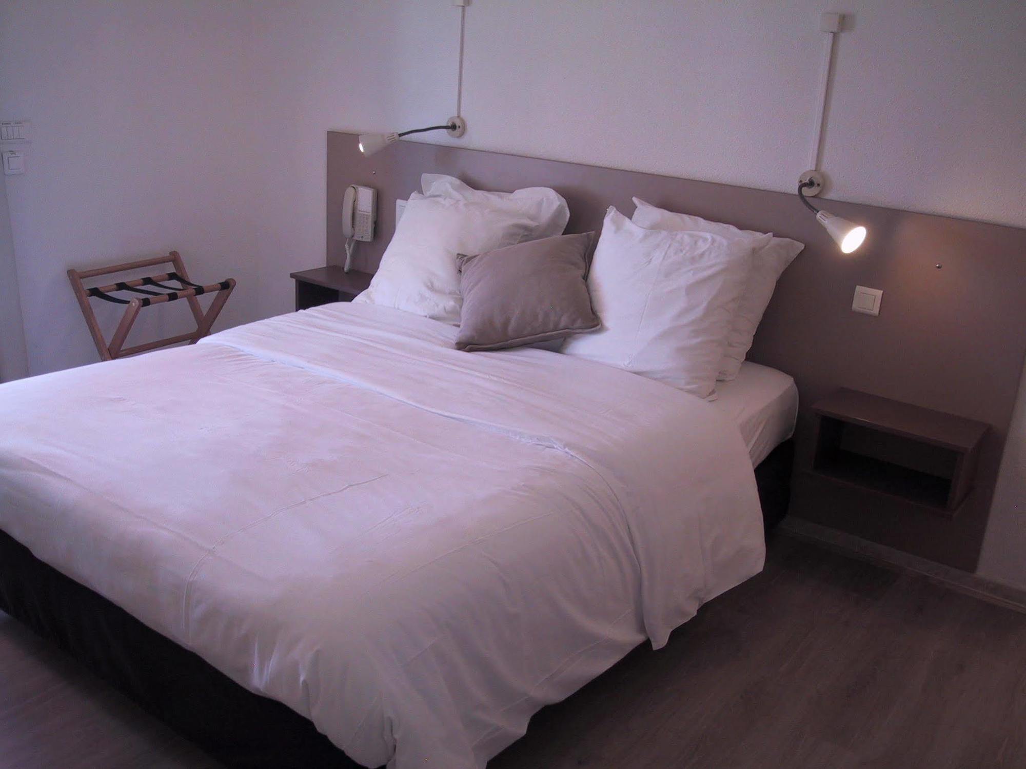 Logis L'esterella Hotel