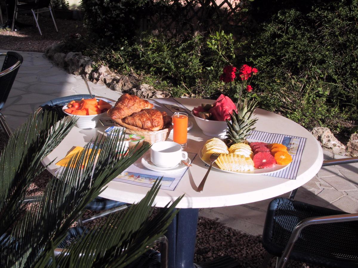 Hotel Logis L'esterella Saint-Raphael (Var)