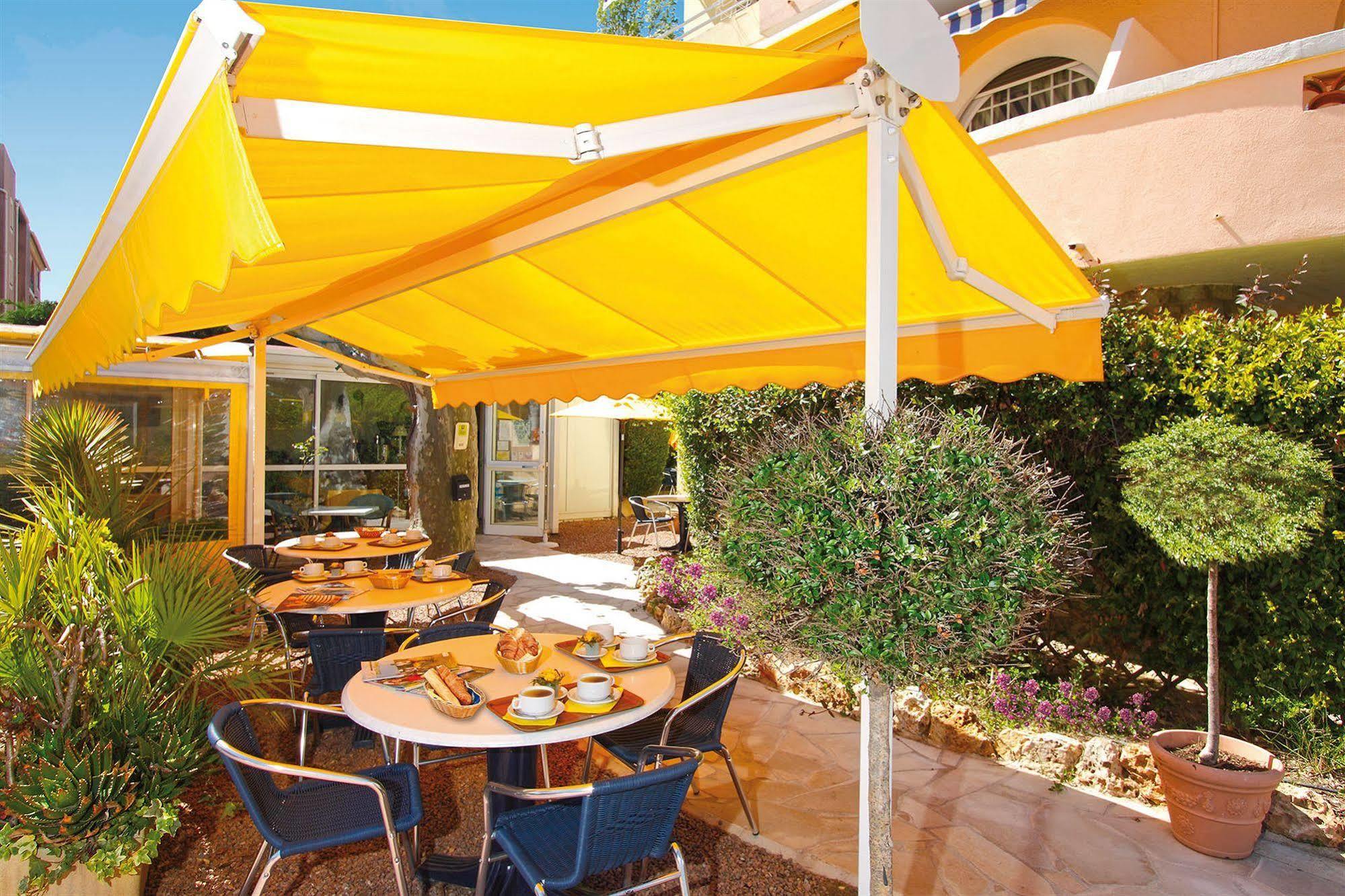 Logis L'esterella Hotel